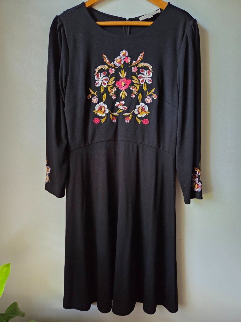 EUC BEAUTIFUL LOFT BLACK LONG SLEEVE DRESS WITH FLORAL EMBROIDERY SIZE 10 /M